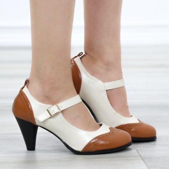 Oxford White & Tan Vintage Round Toe Pump - Picture 3 of 11